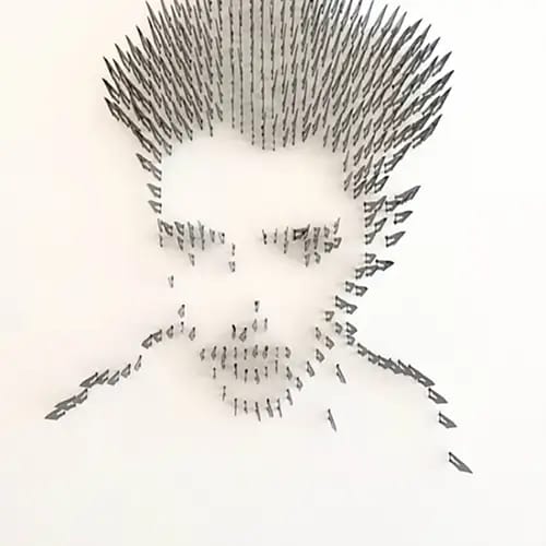 Ulrike Asamer, Selbstporträt, 2023, Skalpellklingen, 70 x 50cm