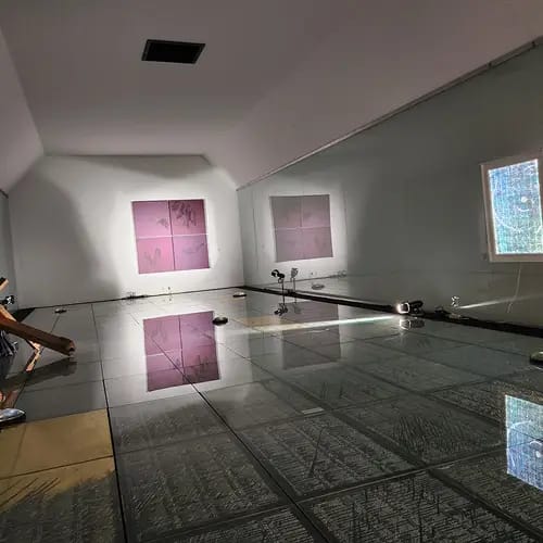 Johannes Angerbauer Goldhoff, 2023, Leuchtendes-Gold-Rauminstallation-Margret-Bilger-Galerie