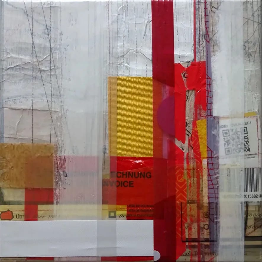 Kunststück: „Red 0216“, Verpackungs- und Abfallmaterialien aus Papier und Kunststoff
